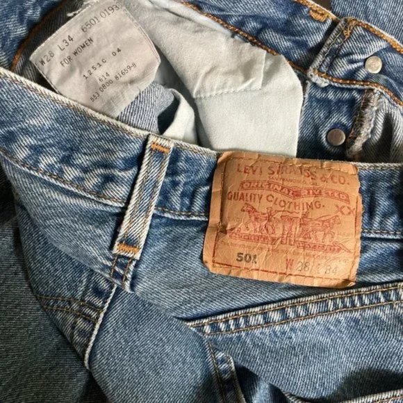 Vintage Levi's 501s made in USA - Picture 8 of 16